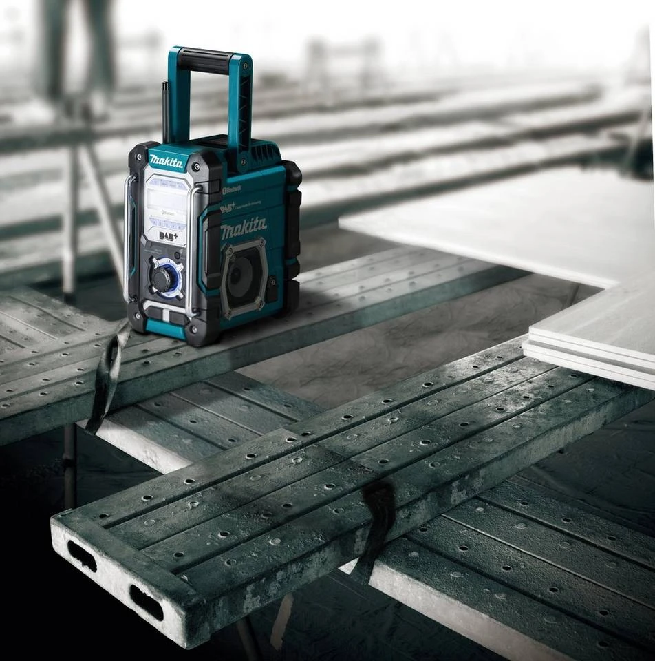 Makita »DMR112« Baustellenradio (FM-Tuner, Digitalradio (DAB) 4 Makita »DMR112« Baustellenradio (FM-Tuner, Digitalradio (DAB) – Bild 2